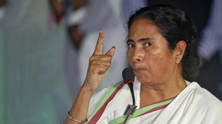 পশ্চিমবঙ্গ বিধানসভায় হট্টগোল, টেনে বের করা হলো বিজেপি বিধায়ককে